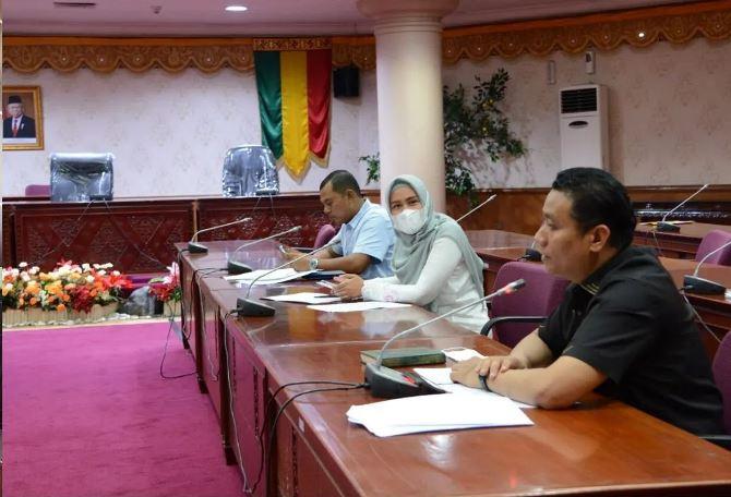 Pansus LKPJ DPRD Riau Rapat Kerja Dengan Pemprov Riau